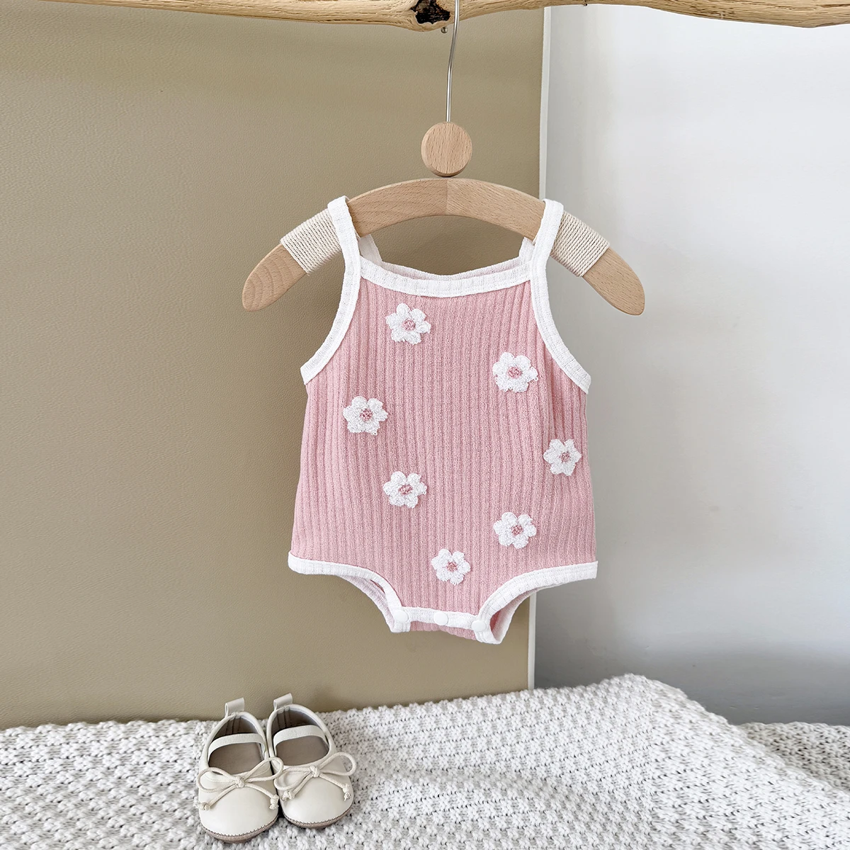 Summer Baby Jumpsuit Pink Flowers Breathable Comfortable Suspender Casual Beach Clothing Suitable for 0-3 Years Old