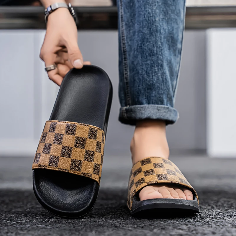 Men's Slippers 2026 Summer Outer Wear Men's Non-Slip Anti-Odor Casual Outdoor Beach Slippers