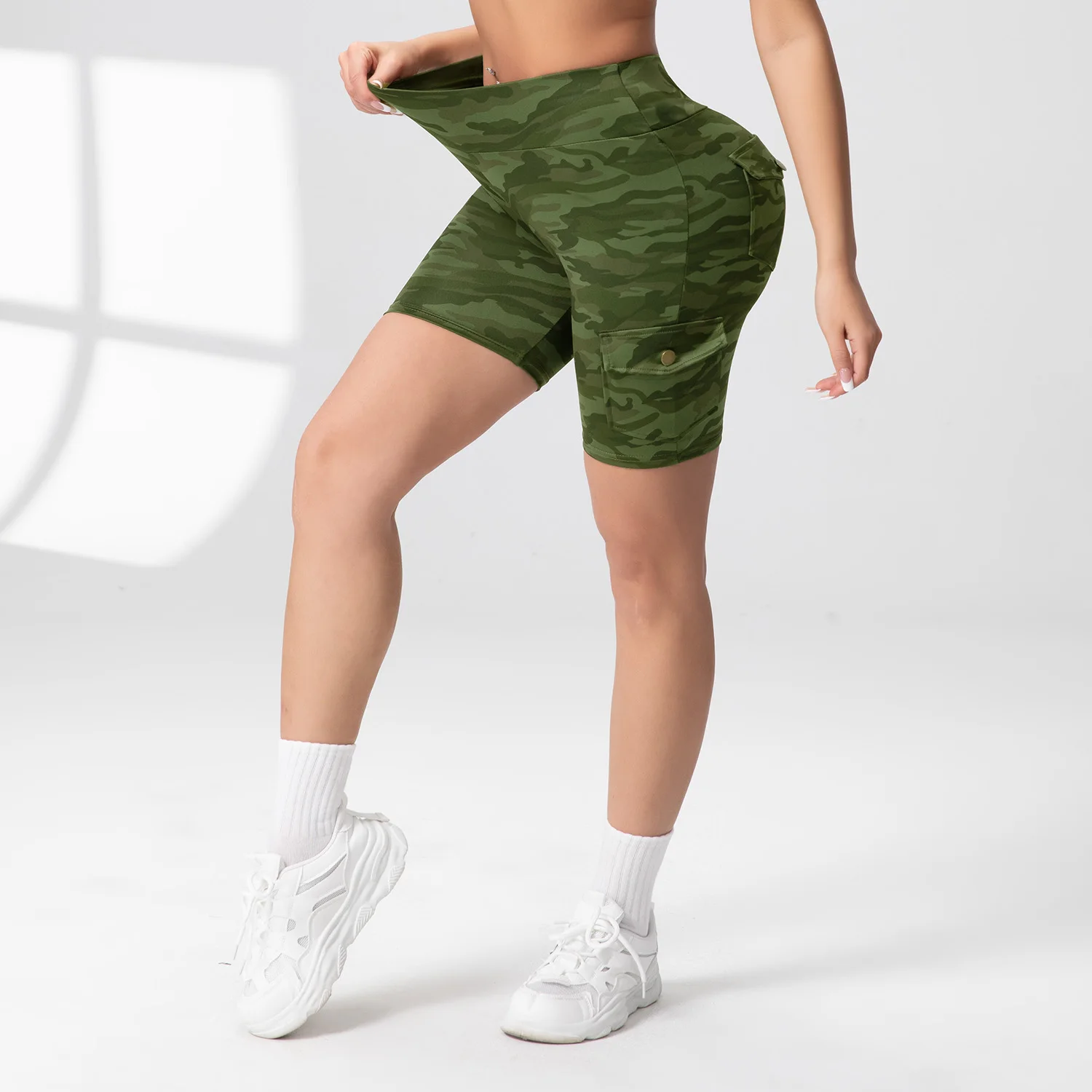 Camouflage Printed Women Butt Lifting Shorts With Pockets Tummy Tight Elastic Slim Outdoor Running Workout Shorts Streetwear