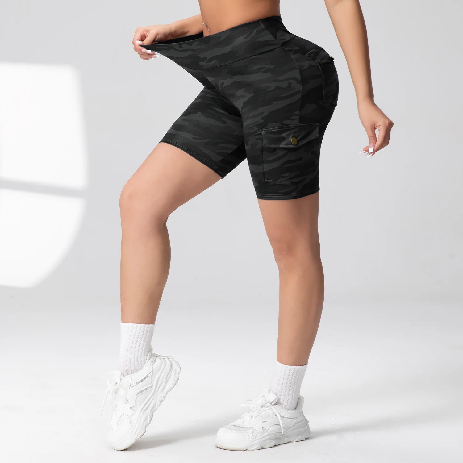 Camouflage Printed Women Butt Lifting Shorts With Pockets Tummy Tight Elastic Slim Outdoor Running Workout Shorts Streetwear