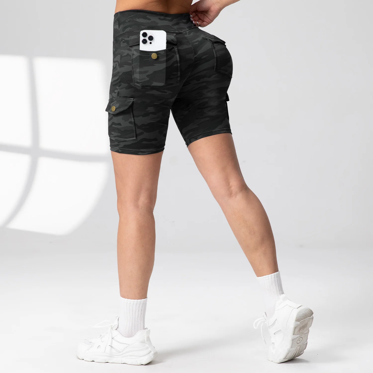 Camouflage Printed Women Butt Lifting Shorts With Pockets Tummy Tight Elastic Slim Outdoor Running Workout Shorts Streetwear