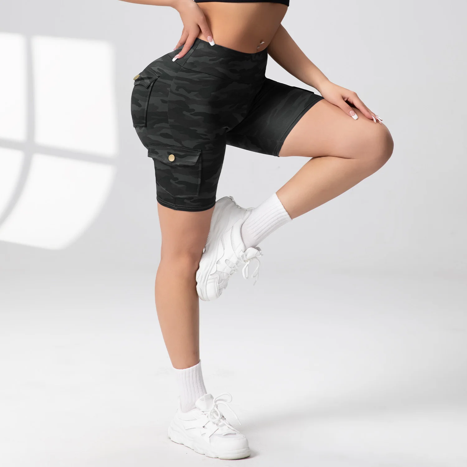 Camouflage Printed Women Butt Lifting Shorts With Pockets Tummy Tight Elastic Slim Outdoor Running Workout Shorts Streetwear