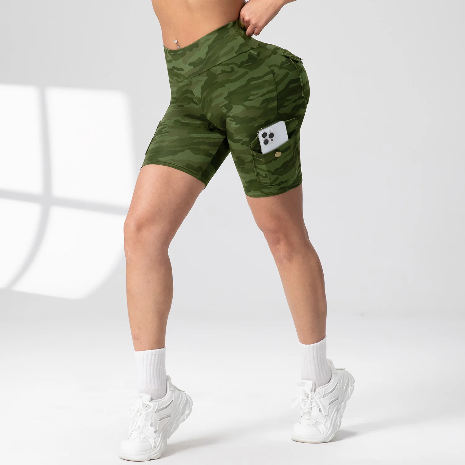 Camouflage Printed Women Butt Lifting Shorts With Pockets Tummy Tight Elastic Slim Outdoor Running Workout Shorts Streetwear