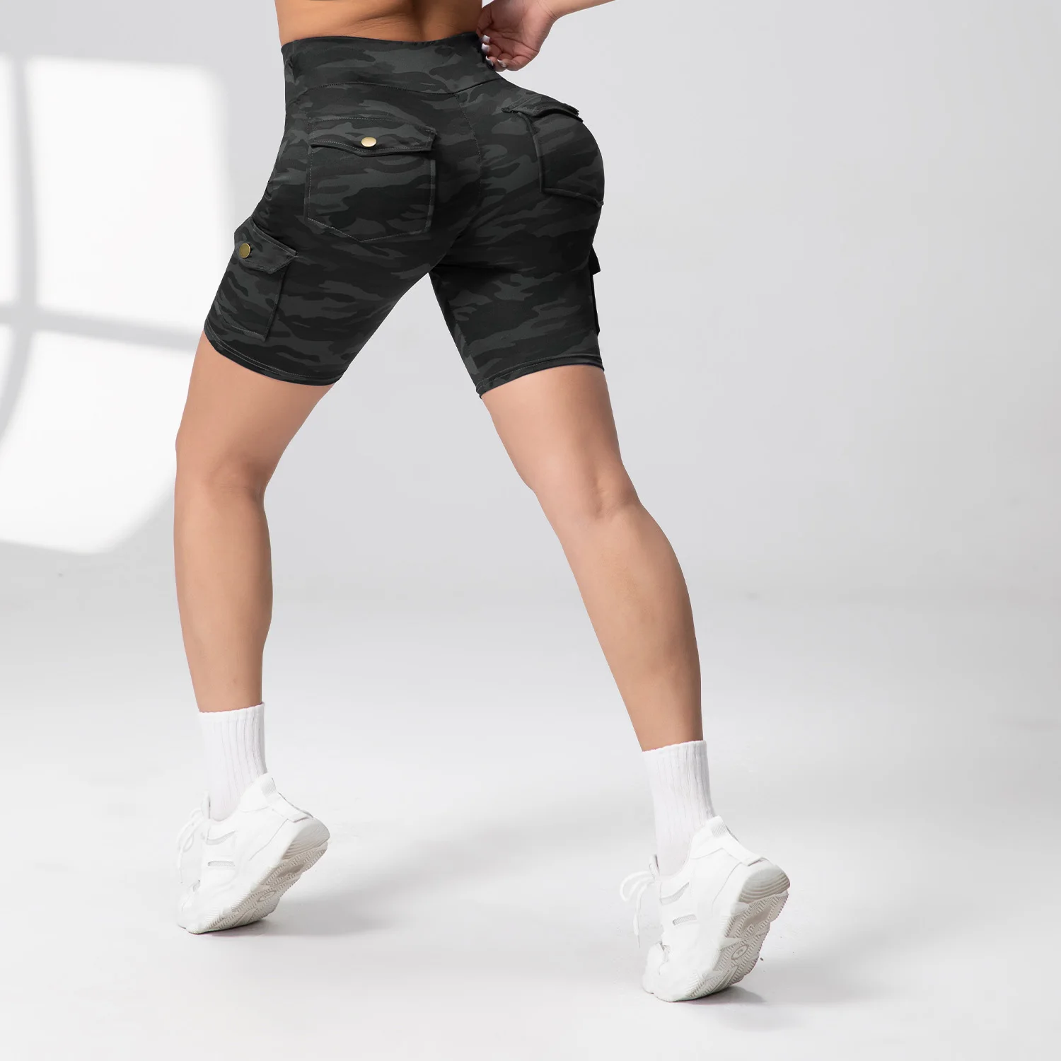 Camouflage Printed Women Butt Lifting Shorts With Pockets Tummy Tight Elastic Slim Outdoor Running Workout Shorts Streetwear