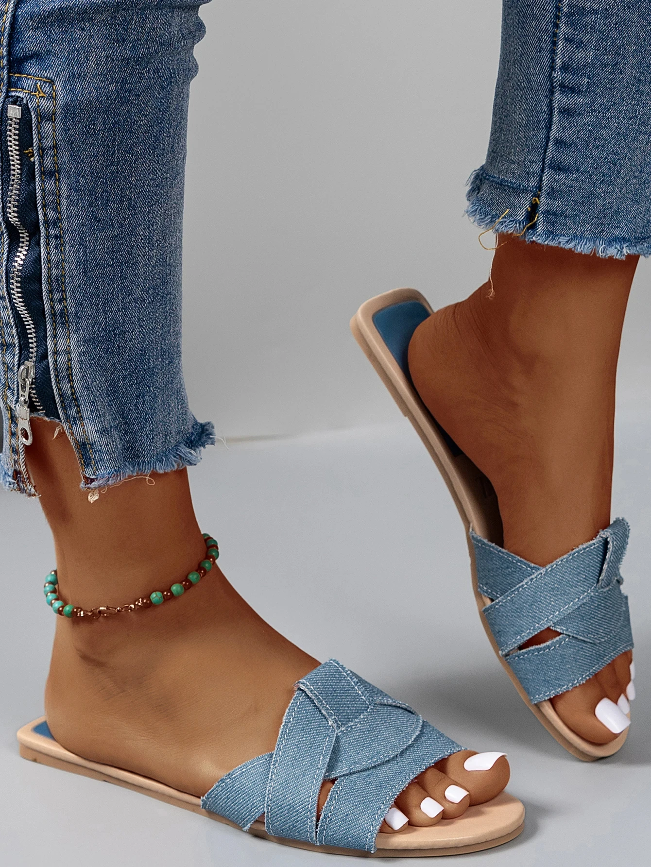 Designer Woman Flat Slippers 2026 New Woven with Comfortable Women's Shoes Casual Bottom Slippers Summer Women Sandals