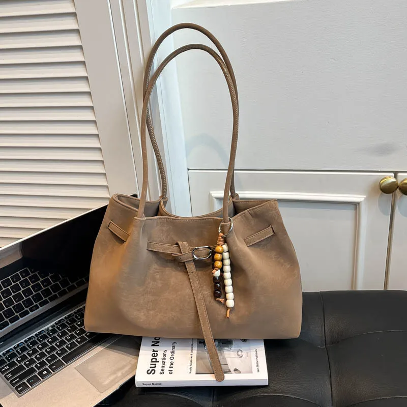 Vintage Brown Leather Tote Bag with Beaded Bag Charm Buckle Detail Large Capacity Shoulder Purse for Work Commuter Daily Use