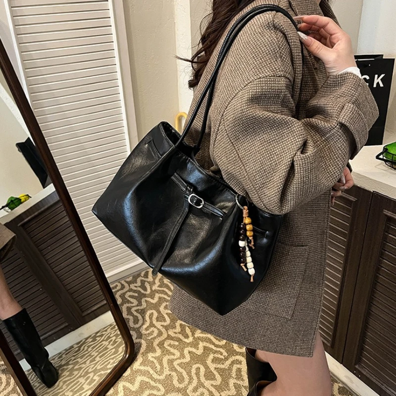 Vintage Brown Leather Tote Bag with Beaded Bag Charm Buckle Detail Large Capacity Shoulder Purse for Work Commuter Daily Use