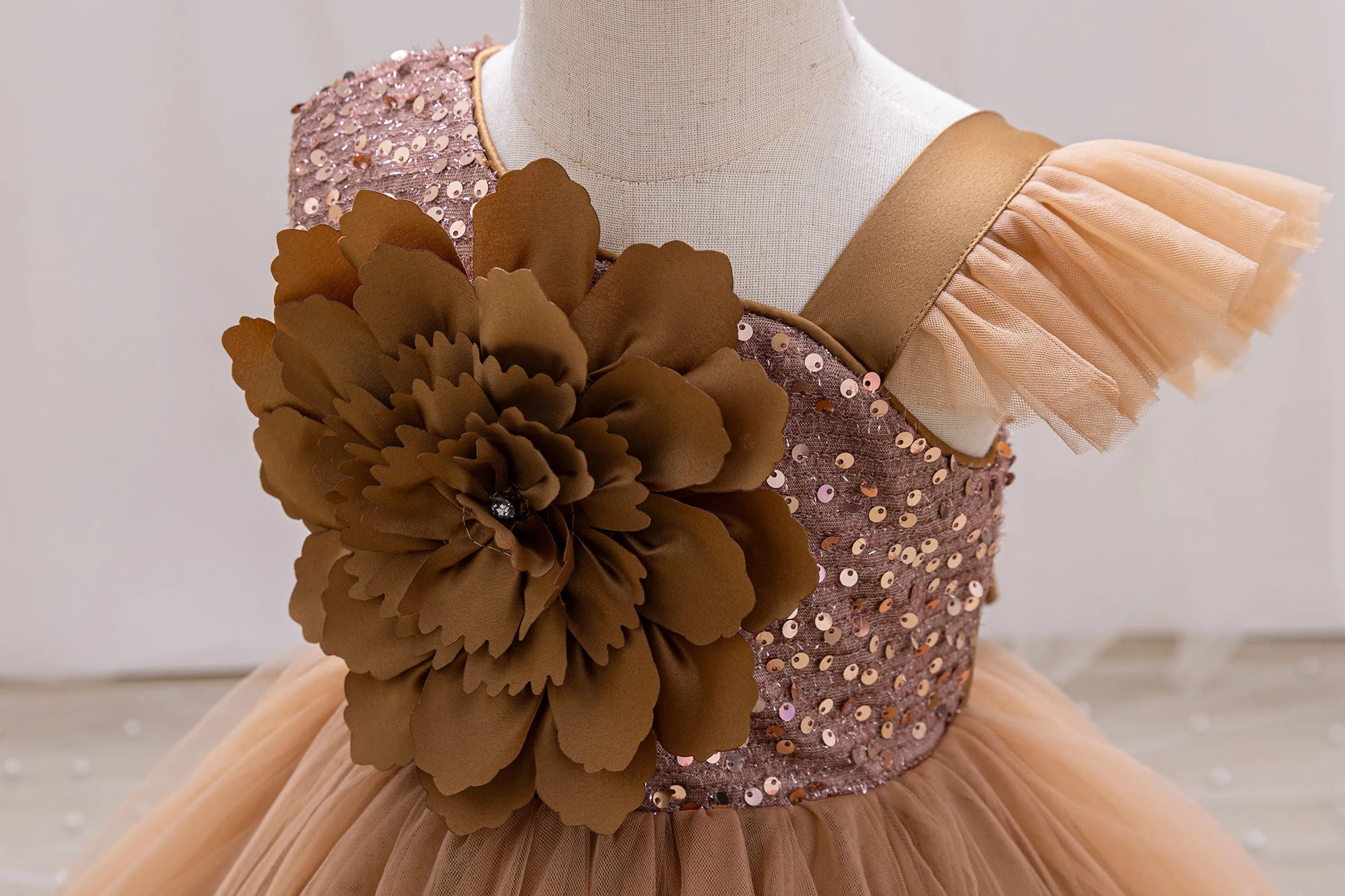 Elegant Girl Princess Dress Small Flying Sleeves Asymsymmetrical Straps Formal Occasion Girl Dress Sequin Wedding Dress Party Gi