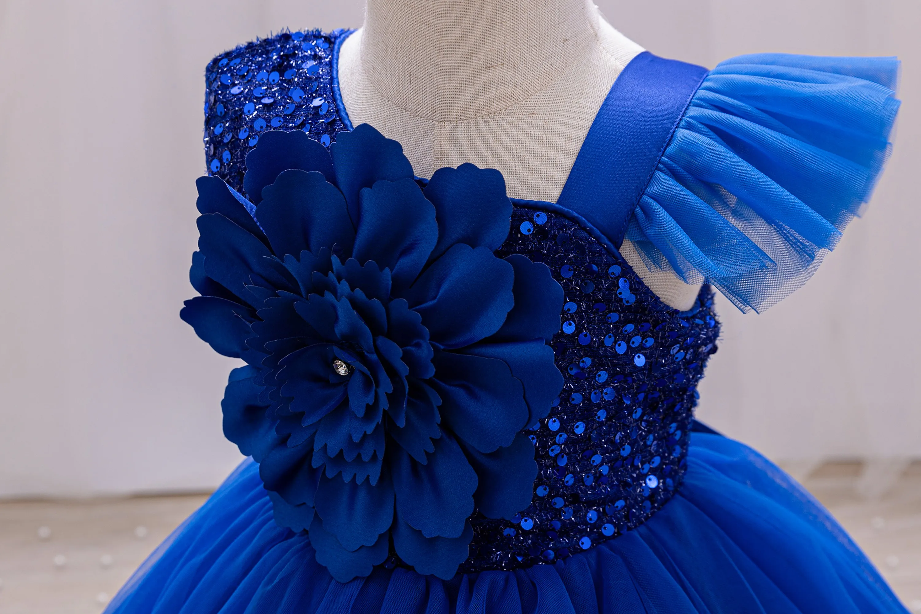 Elegant Girl Princess Dress Small Flying Sleeves Asymsymmetrical Straps Formal Occasion Girl Dress Sequin Wedding Dress Party Gi