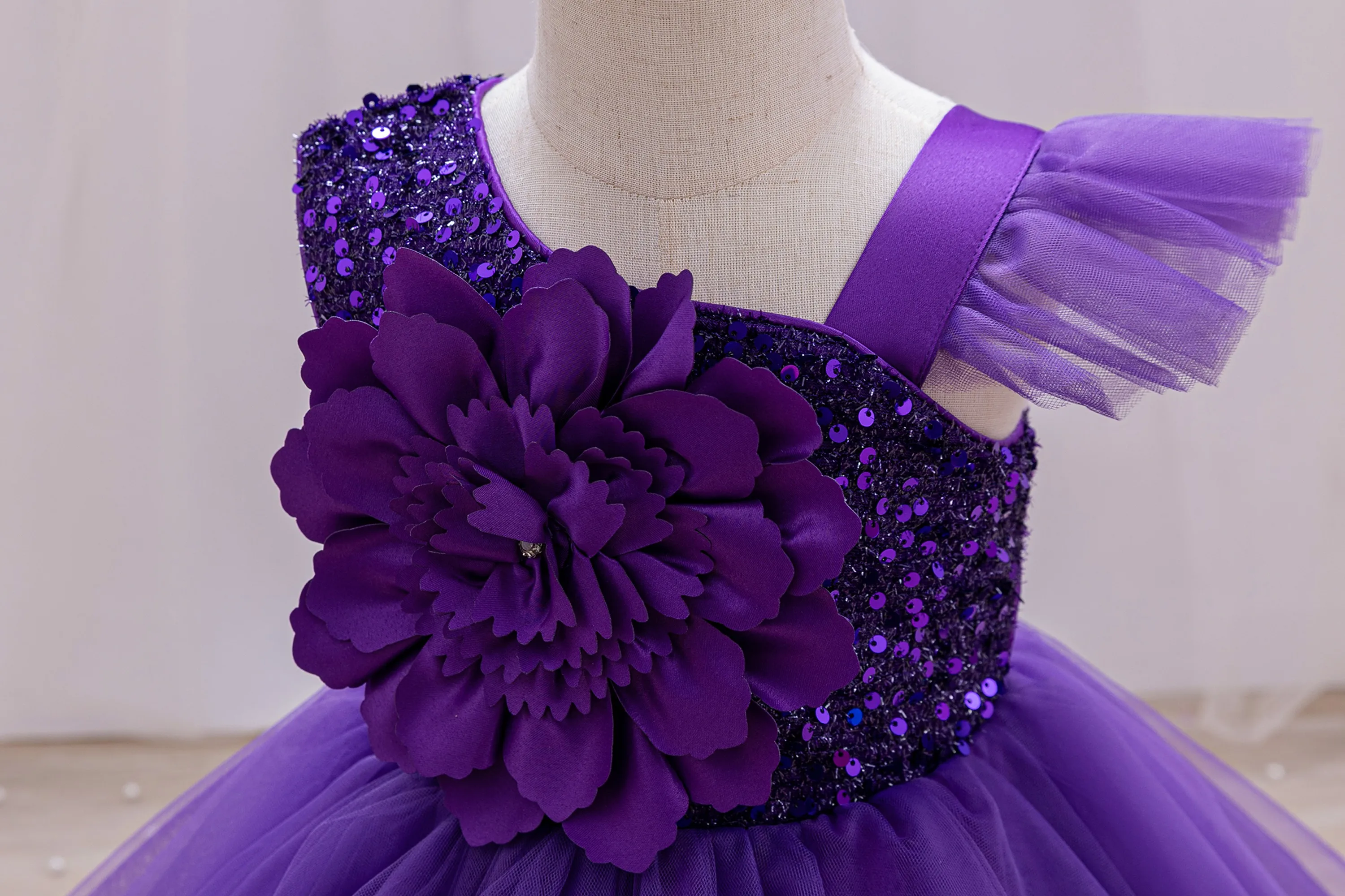 Elegant Girl Princess Dress Small Flying Sleeves Asymsymmetrical Straps Formal Occasion Girl Dress Sequin Wedding Dress Party Gi