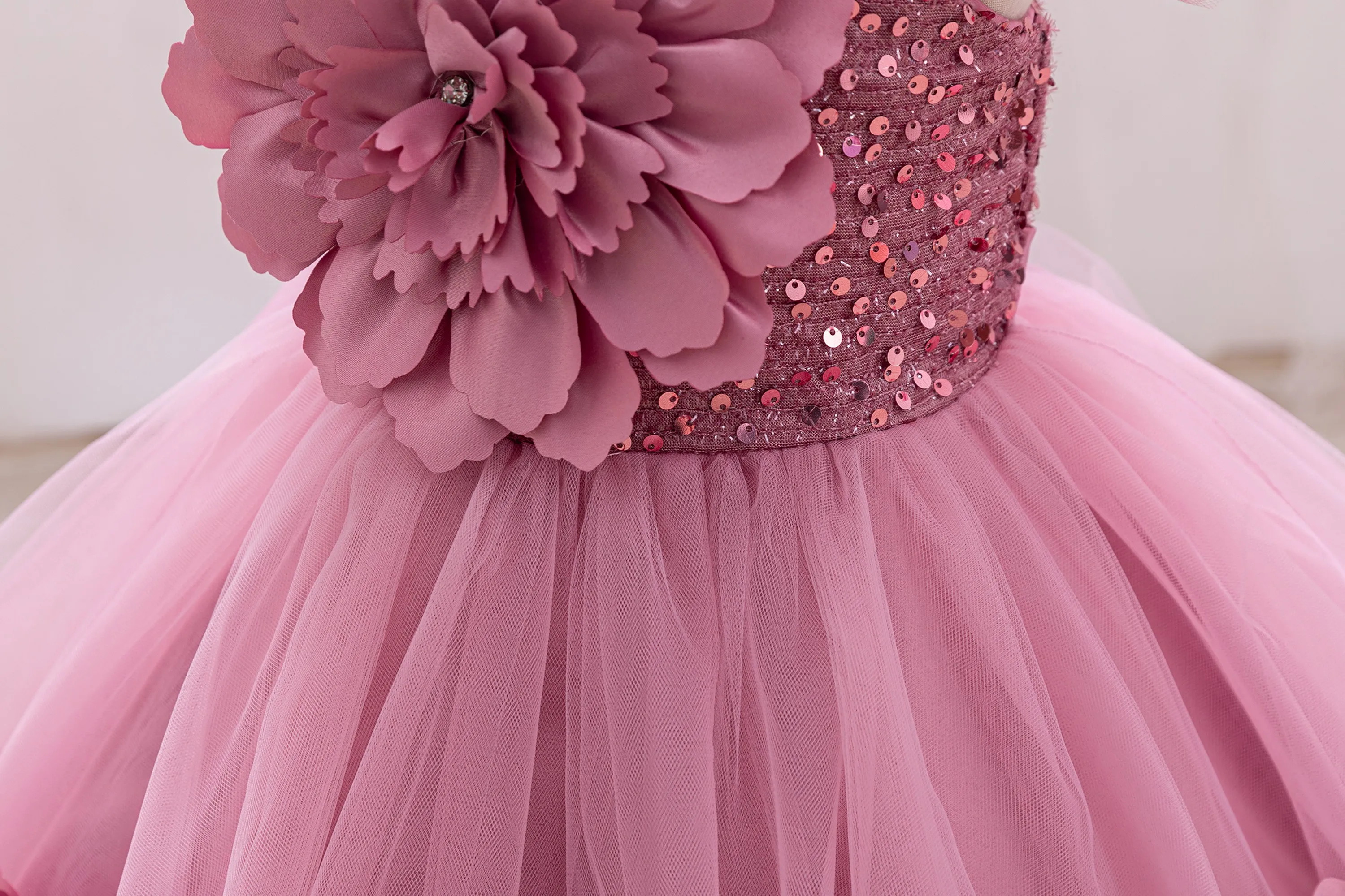 Elegant Girl Princess Dress Small Flying Sleeves Asymsymmetrical Straps Formal Occasion Girl Dress Sequin Wedding Dress Party Gi