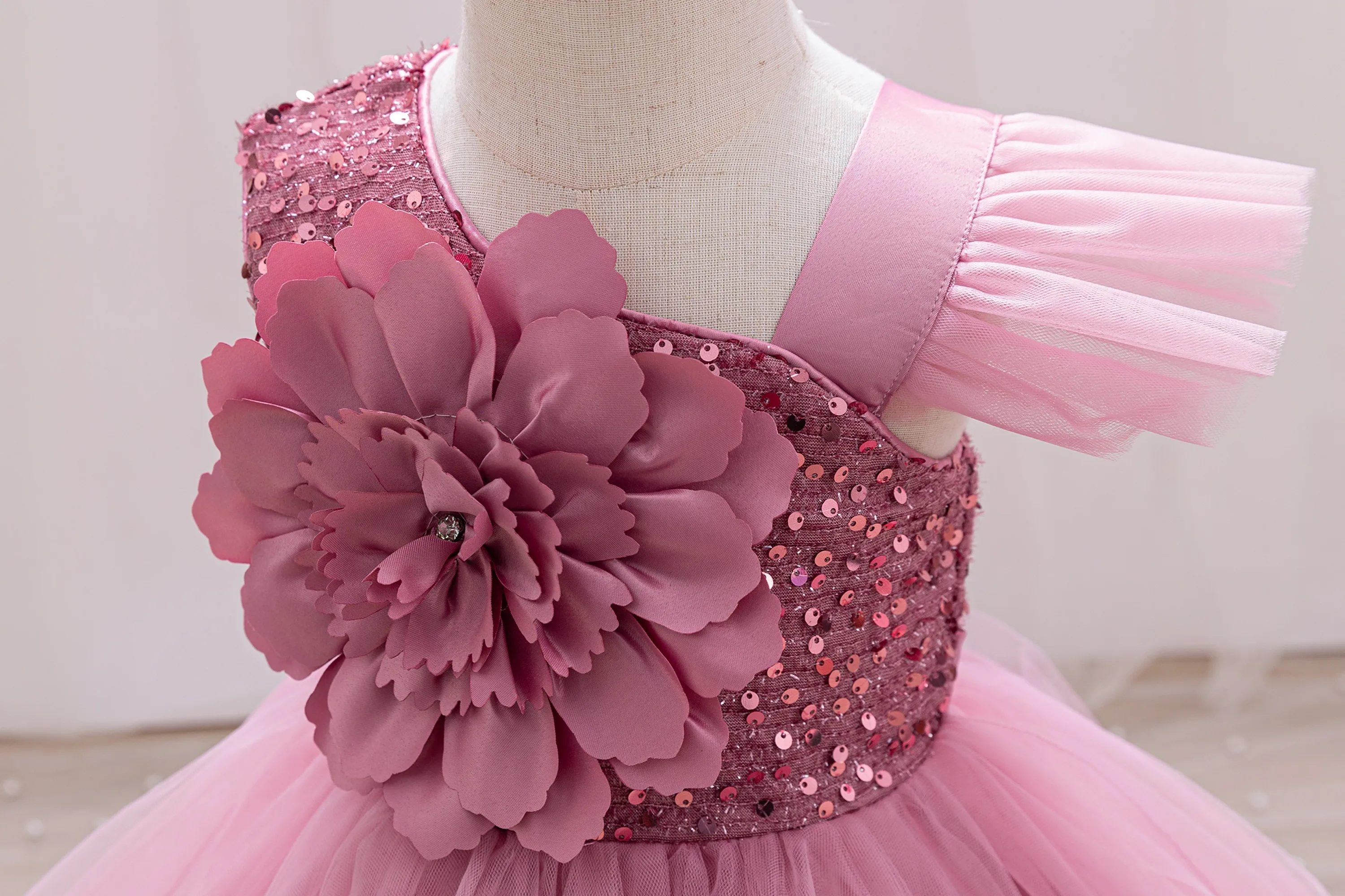 Elegant Girl Princess Dress Small Flying Sleeves Asymsymmetrical Straps Formal Occasion Girl Dress Sequin Wedding Dress Party Gi