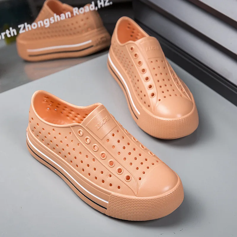 New Summer Female Sandals Outdoor Beach Water Shoes Clogs EVA Slip-On Kid Boy Girls Garden Thick Bottom Sports Sandals Cave Shoe