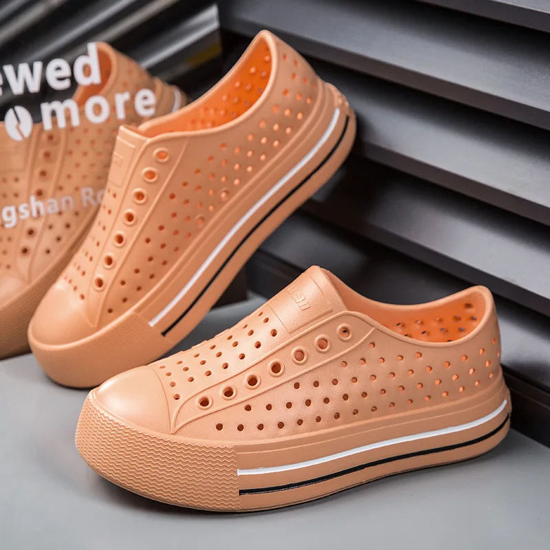 New Summer Female Sandals Outdoor Beach Water Shoes Clogs EVA Slip-On Kid Boy Girls Garden Thick Bottom Sports Sandals Cave Shoe
