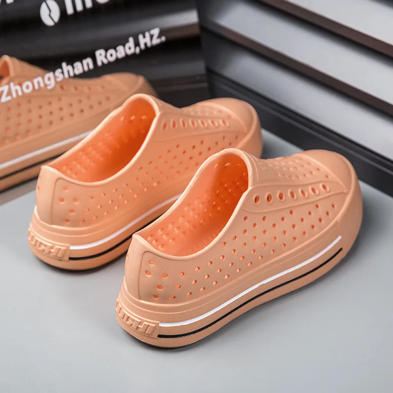 New Summer Female Sandals Outdoor Beach Water Shoes Clogs EVA Slip-On Kid Boy Girls Garden Thick Bottom Sports Sandals Cave Shoe