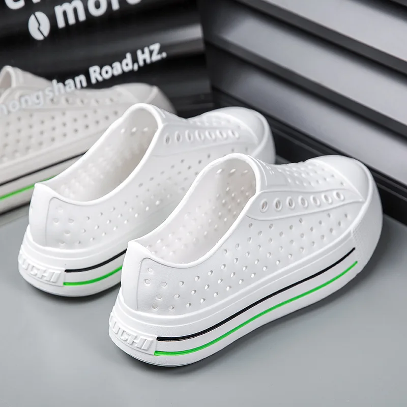 New Summer Female Sandals Outdoor Beach Water Shoes Clogs EVA Slip-On Kid Boy Girls Garden Thick Bottom Sports Sandals Cave Shoe