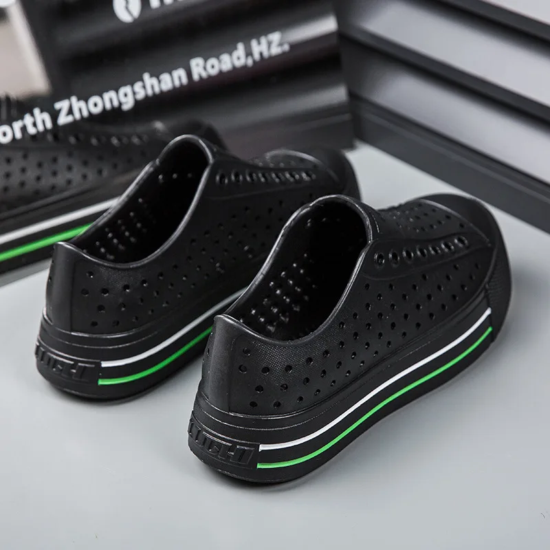 New Summer Female Sandals Outdoor Beach Water Shoes Clogs EVA Slip-On Kid Boy Girls Garden Thick Bottom Sports Sandals Cave Shoe