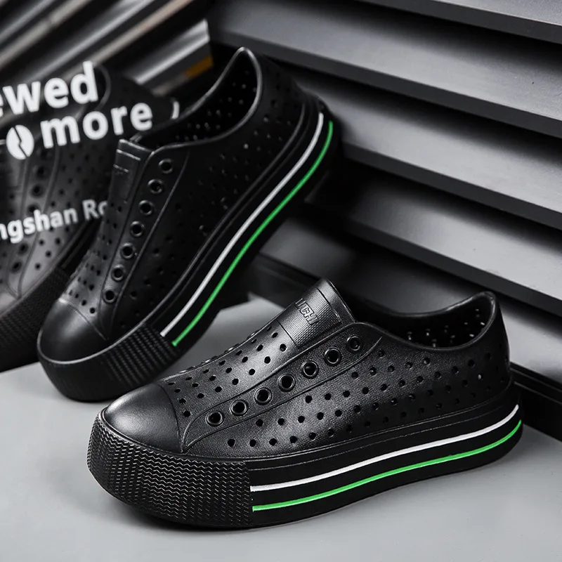New Summer Female Sandals Outdoor Beach Water Shoes Clogs EVA Slip-On Kid Boy Girls Garden Thick Bottom Sports Sandals Cave Shoe