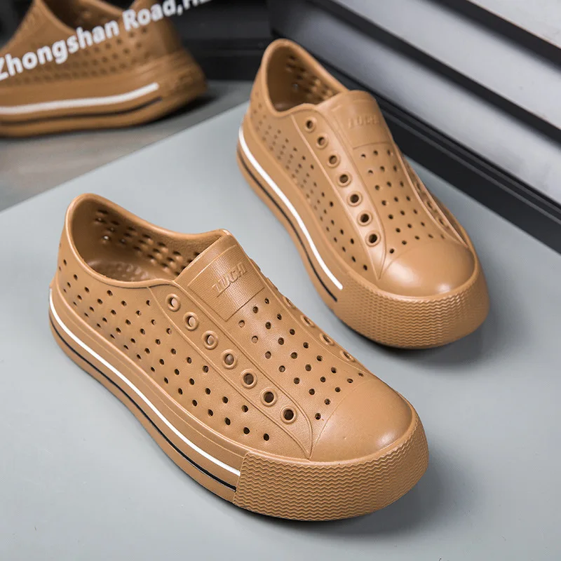 New Summer Female Sandals Outdoor Beach Water Shoes Clogs EVA Slip-On Kid Boy Girls Garden Thick Bottom Sports Sandals Cave Shoe