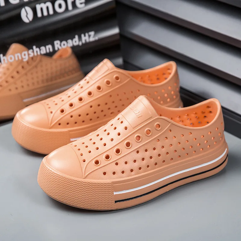 New Summer Female Sandals Outdoor Beach Water Shoes Clogs EVA Slip-On Kid Boy Girls Garden Thick Bottom Sports Sandals Cave Shoe
