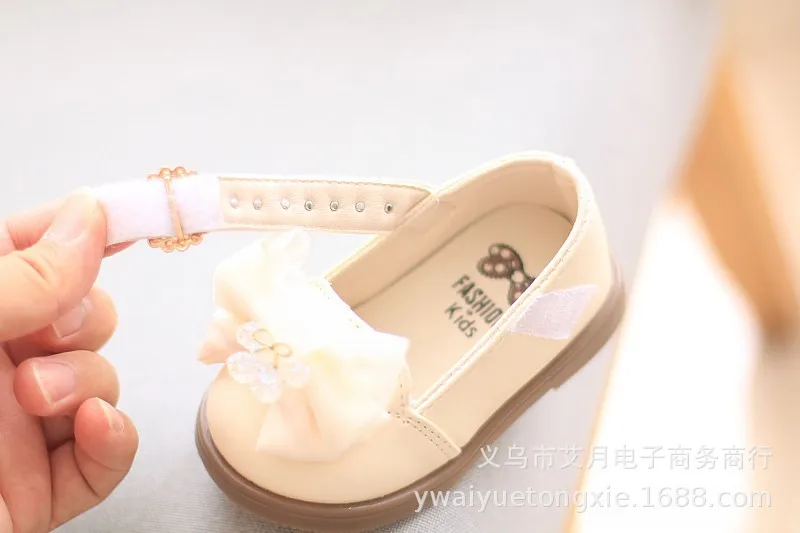 Cartoon Bow Square Mouth Toddler Shoes Kids Shoes Girls Baby Party Wedding Dance New Princess Leather Shoes Children Sneakers