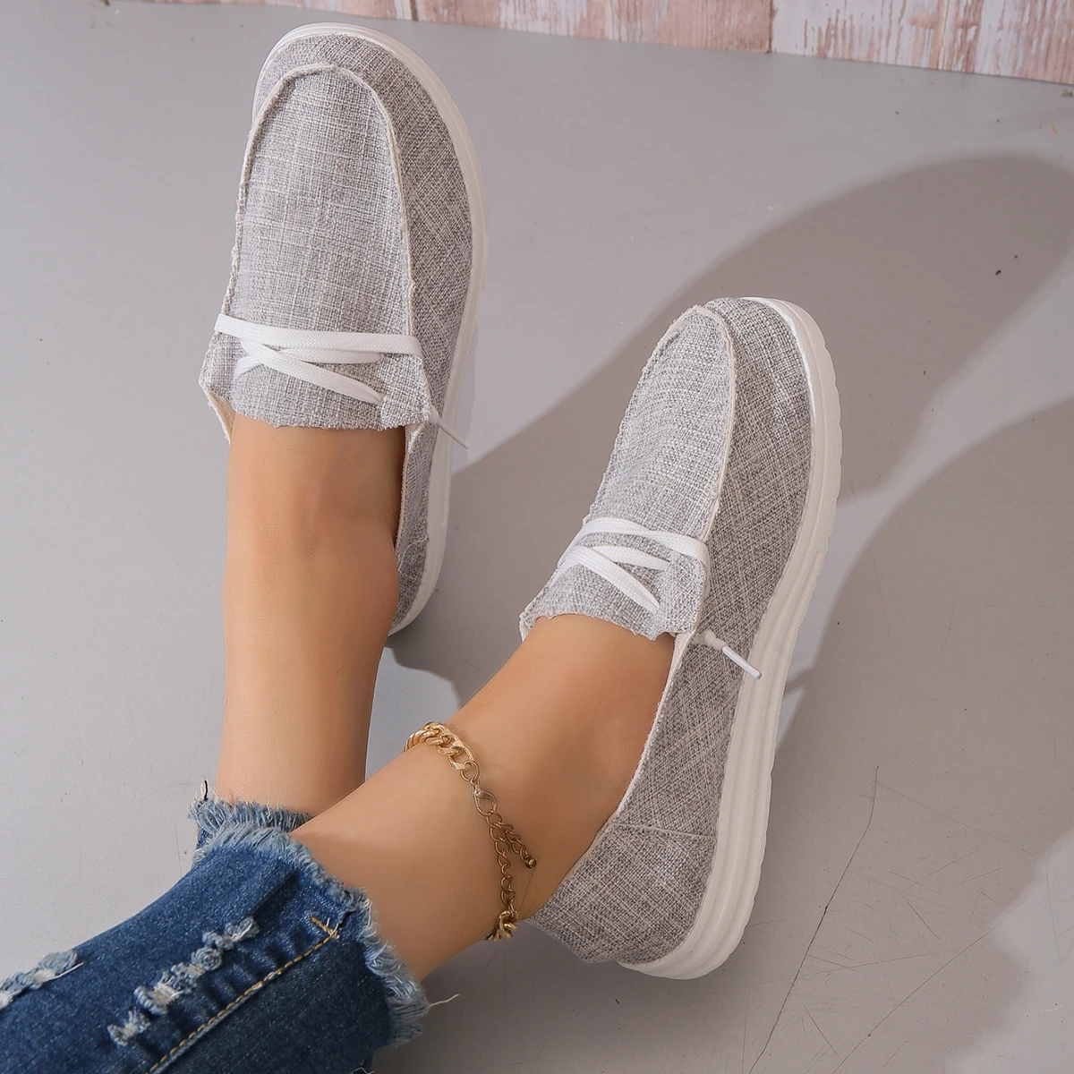 Women's casual sports shoes, lightweight and non slip flat shoes, lace up outdoor denim shoes
