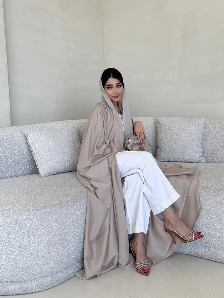 Middle Eastern Muslim Robe Fashion Soft Light Satin Bat Sleeves Long Sleeved Coat Women's Arabic Robe