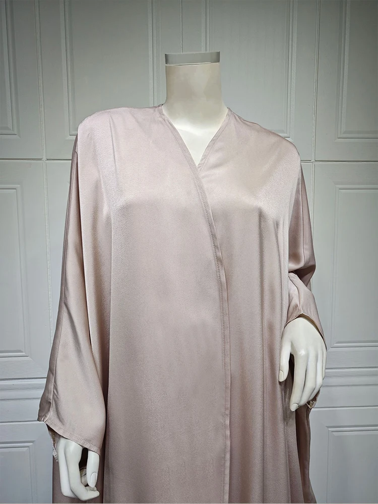 Middle Eastern Muslim Robe Fashion Soft Light Satin Bat Sleeves Long Sleeved Coat Women's Arabic Robe
