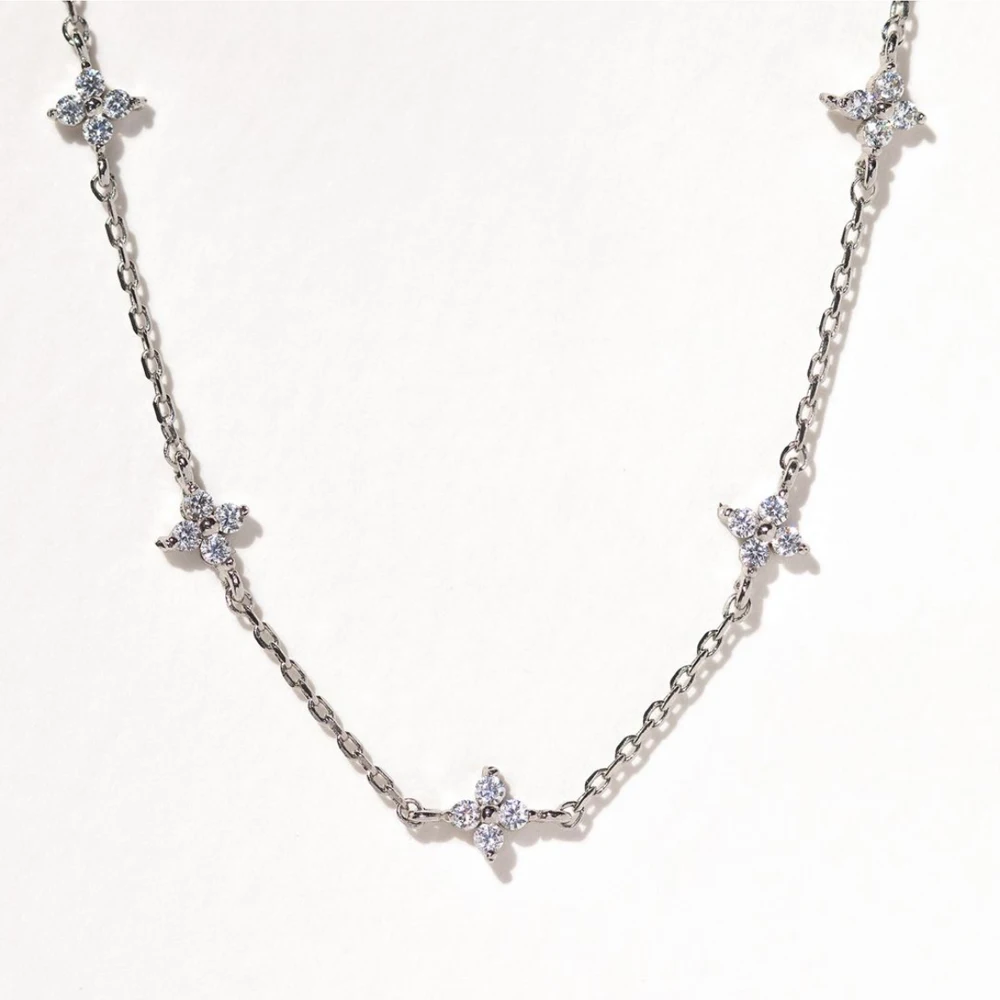 Inlaid Zircon Four-leaf Flower Necklace For Women New Niche Light Luxury Hot Fashion Collares Choker Accessories