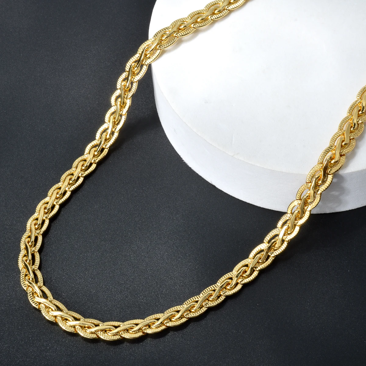 Hip Hop Jewelry 18k Gold Plated Cuban Link Chain Necklace for Men Collar High Quality Metal Texture Women Fashion Charm Jewelry