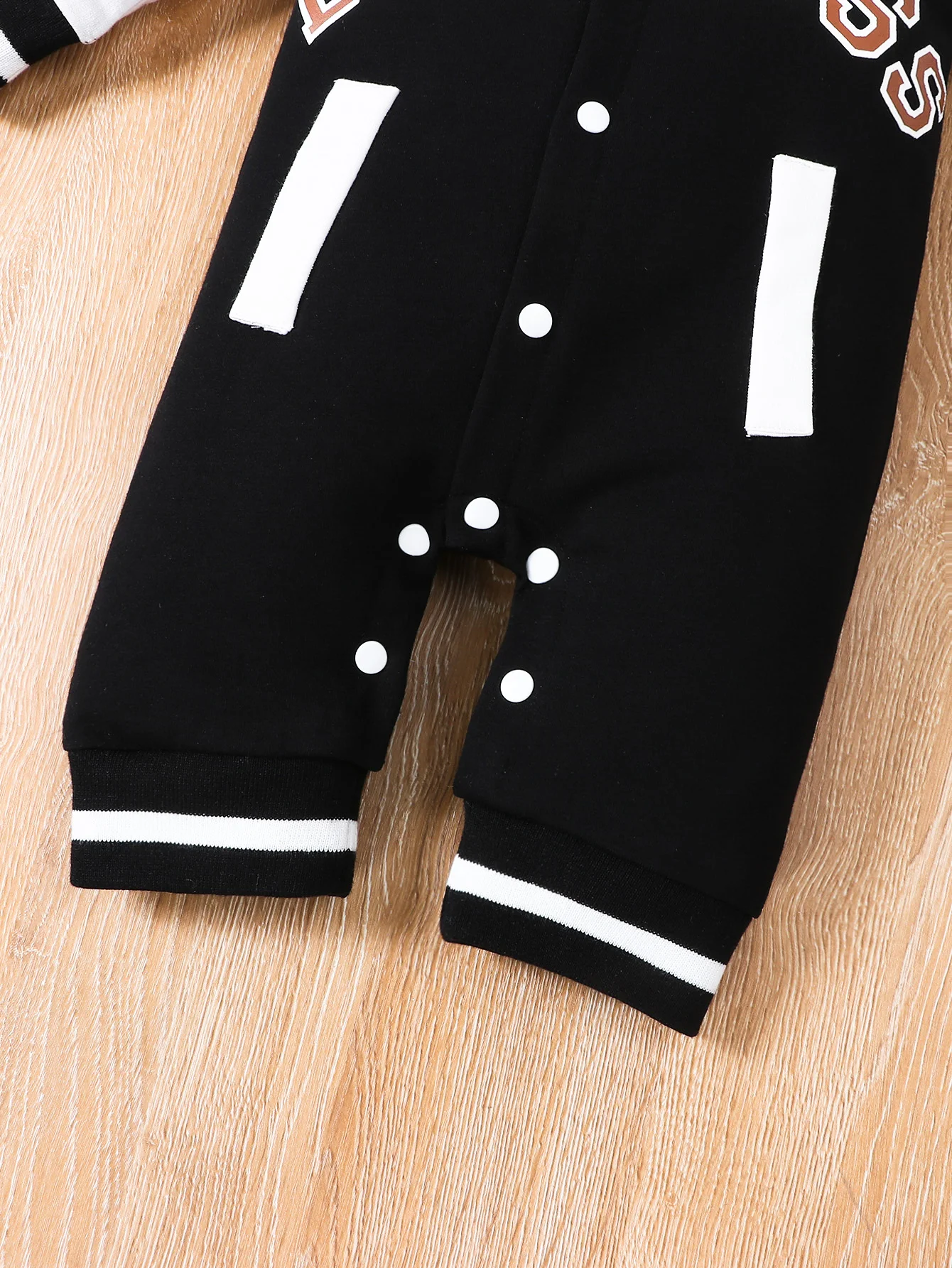Fashionable Letter Printed Black Long-Sleeved Round Neck Baby Boy Jumpsuit