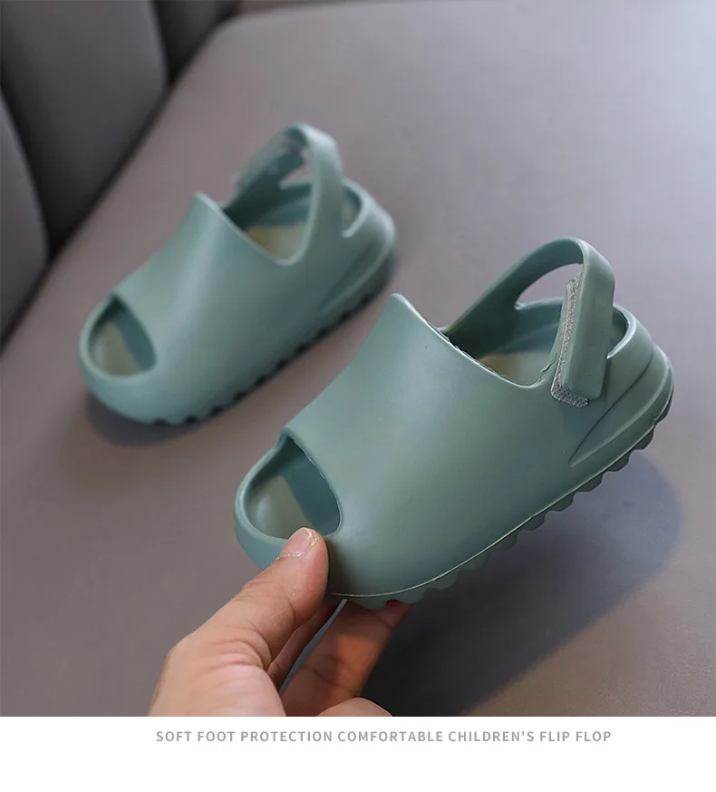 Children's Slippers Summer Wear Sandals Slippers Wholesale Soft Soles Breathable Comfortable Beach Shoes Hole Shoes Small Kids