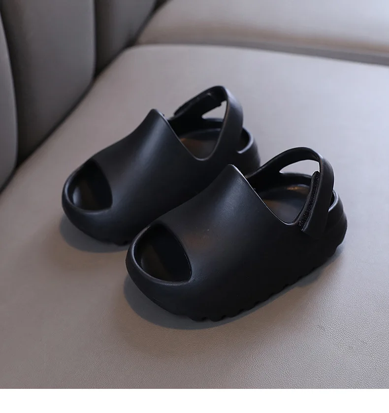 Children's Slippers Summer Wear Sandals Slippers Wholesale Soft Soles Breathable Comfortable Beach Shoes Hole Shoes Small Kids