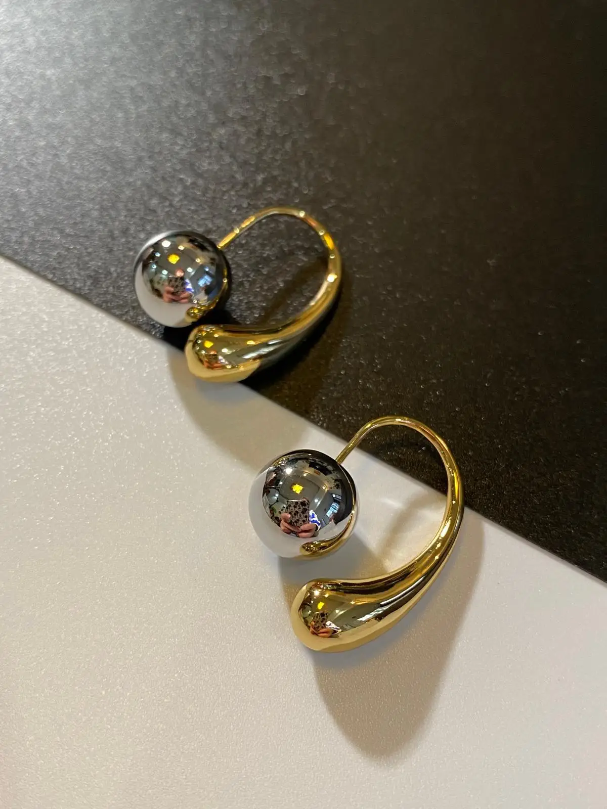 Modern Jewelry Cool Trend 2024 New Metallic Round Bead Teardrop Earrings For Women Party Gifts Ear Accessories Hot Sale