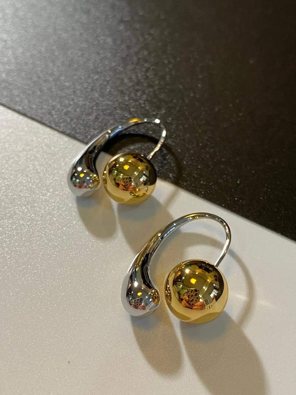 Modern Jewelry Cool Trend 2024 New Metallic Round Bead Teardrop Earrings For Women Party Gifts Ear Accessories Hot Sale