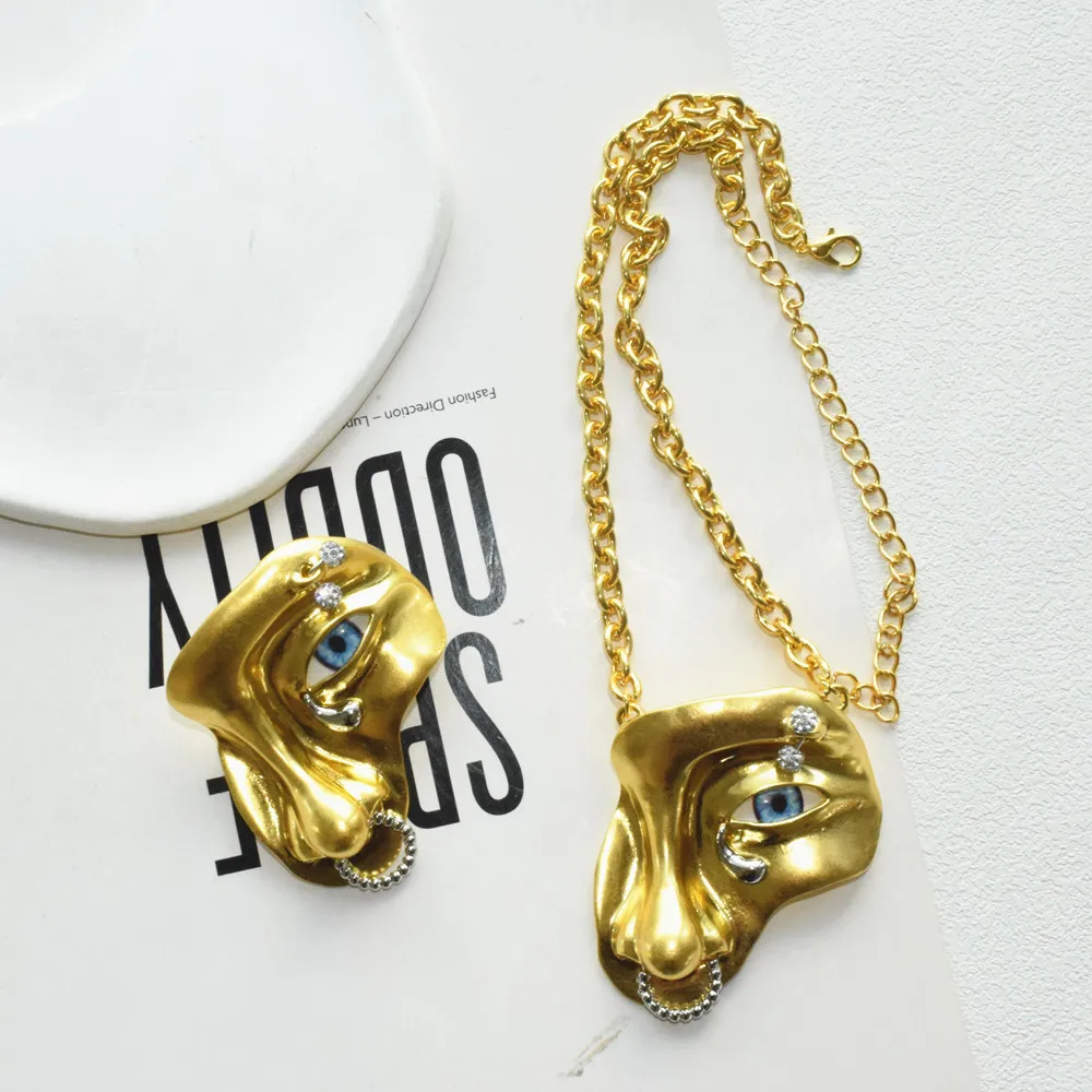 Vintage Baroque Style Alloy Plated Face Shaped Necklace For Women Fashion Jewlery Exaggerated Long Chain Necklace Accessory