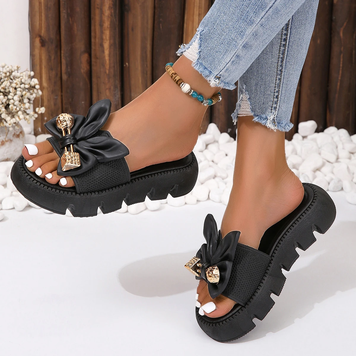 Summer Casual Fashion Round Toe Flat Solid Color Comfortable Open Toe Metal Decorated Non-Slip Women's Slippers