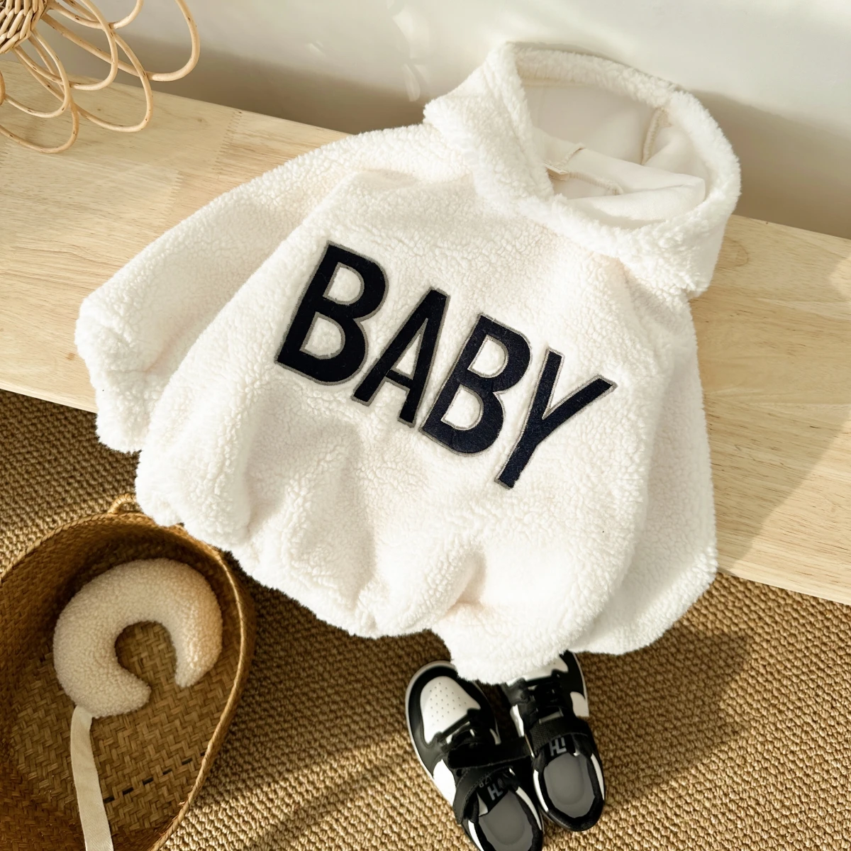 INS 2023 Winter Baby Boys Soft Fleece Hoodie Pullover Romper Letter Baby Clothes Baby Girls Fake Fur Toddler Lambswool Romper