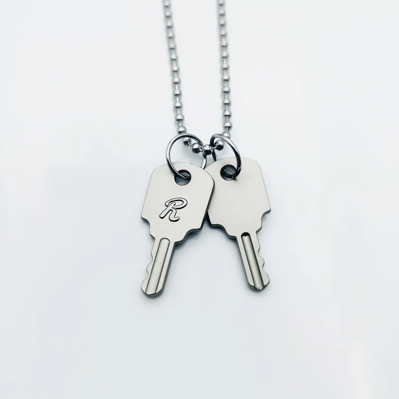 Unique design novel shape glossy and Simpli silvery keylock men pendant charms black border letter R necklace gentleman's jewelr