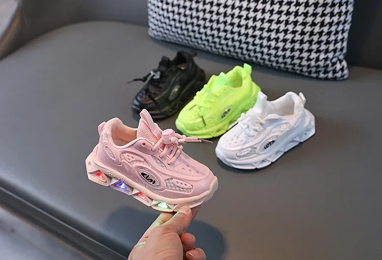 Zapatos Niña 202New LED Child Trainers 1-8Years Old Boy Girl Tennis Shoe Sport Shoe for Toddlers Glowing Kid Sneakers Kids Shoe