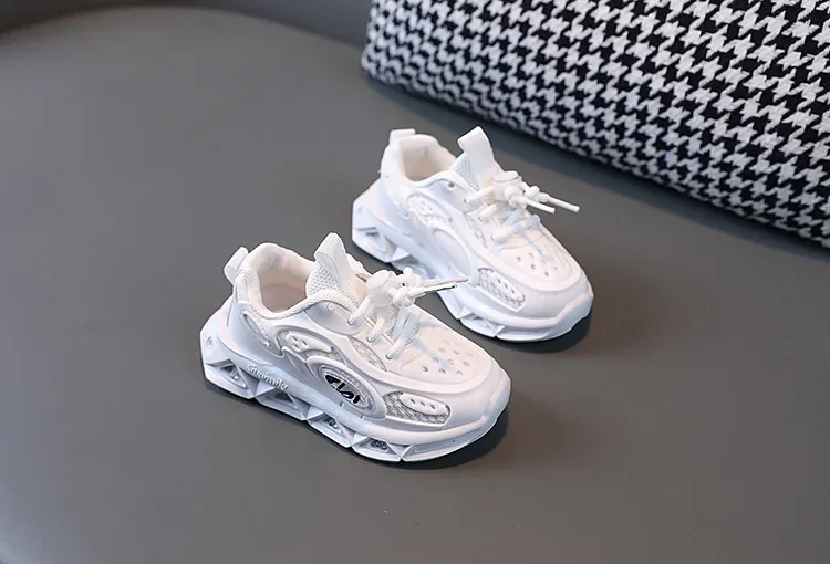 Zapatos Niña 202New LED Child Trainers 1-8Years Old Boy Girl Tennis Shoe Sport Shoe for Toddlers Glowing Kid Sneakers Kids Shoe