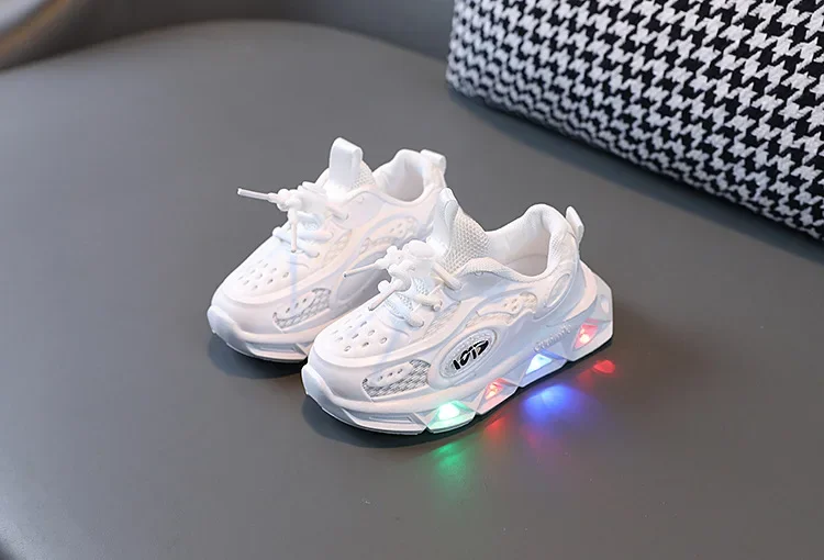 Zapatos Niña 202New LED Child Trainers 1-8Years Old Boy Girl Tennis Shoe Sport Shoe for Toddlers Glowing Kid Sneakers Kids Shoe