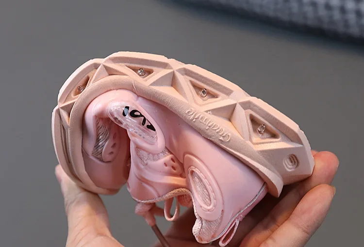 Zapatos Niña 202New LED Child Trainers 1-8Years Old Boy Girl Tennis Shoe Sport Shoe for Toddlers Glowing Kid Sneakers Kids Shoe