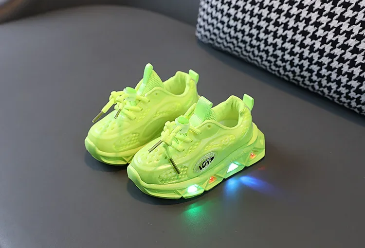 Zapatos Niña 202New LED Child Trainers 1-8Years Old Boy Girl Tennis Shoe Sport Shoe for Toddlers Glowing Kid Sneakers Kids Shoe