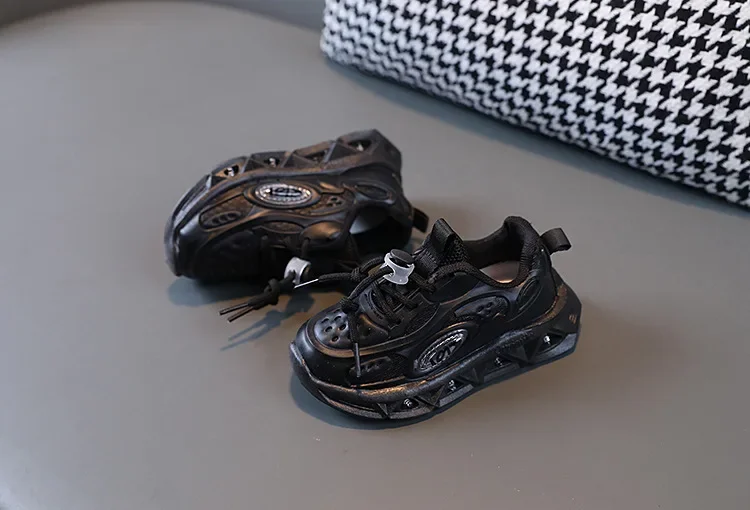 Zapatos Niña 202New LED Child Trainers 1-8Years Old Boy Girl Tennis Shoe Sport Shoe for Toddlers Glowing Kid Sneakers Kids Shoe