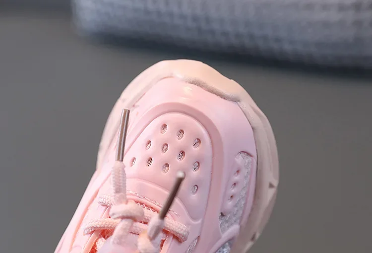 Zapatos Niña 202New LED Child Trainers 1-8Years Old Boy Girl Tennis Shoe Sport Shoe for Toddlers Glowing Kid Sneakers Kids Shoe