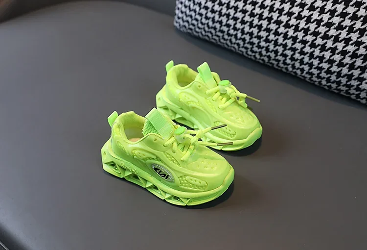 Zapatos Niña 202New LED Child Trainers 1-8Years Old Boy Girl Tennis Shoe Sport Shoe for Toddlers Glowing Kid Sneakers Kids Shoe