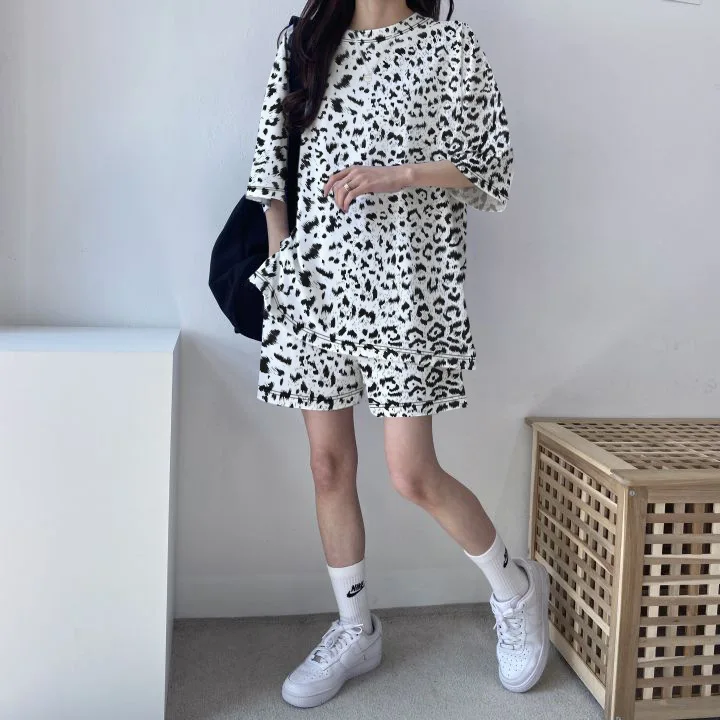 Women T-Shirt Shorts Suit Set Casual Tie Dye Loose Tshirt and Wide Leg Middle Shorts with Pockets Female Soft Summer Shorts Sets