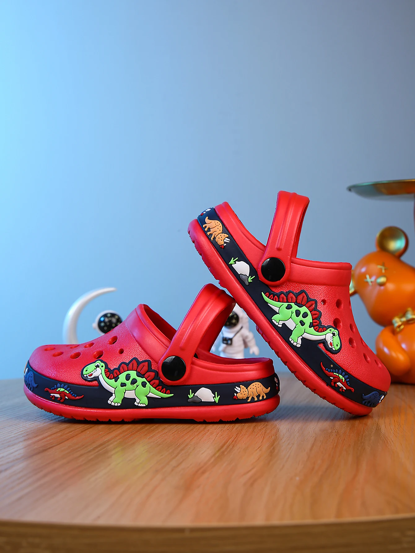 Boys' summer cartoon leisure beach garden cave shoes, comfortable and lightweight, non slip sandals