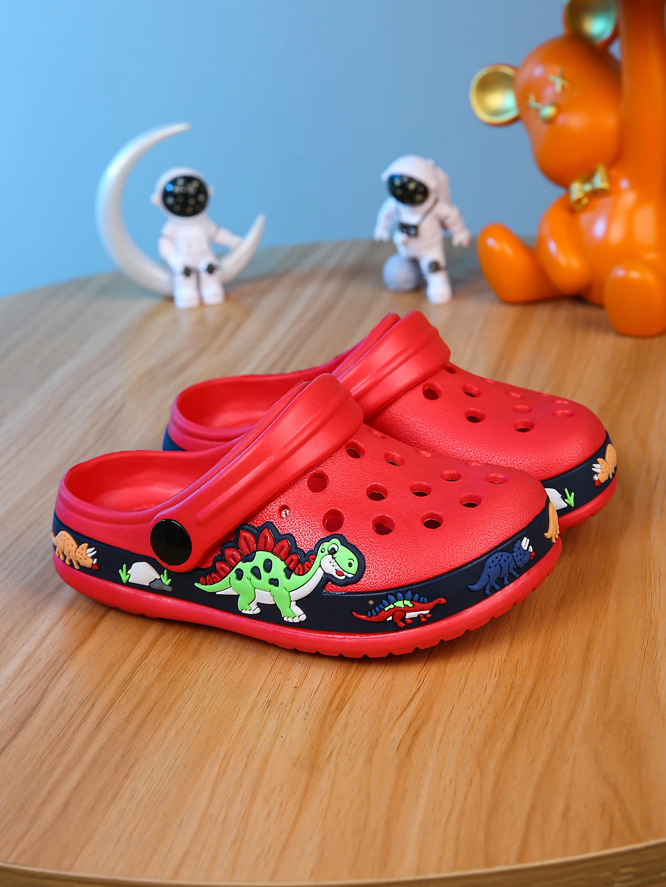 Boys' summer cartoon leisure beach garden cave shoes, comfortable and lightweight, non slip sandals